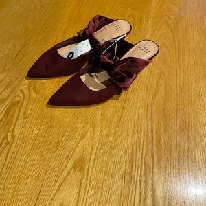 NWT - US 8 velvet kitten heels